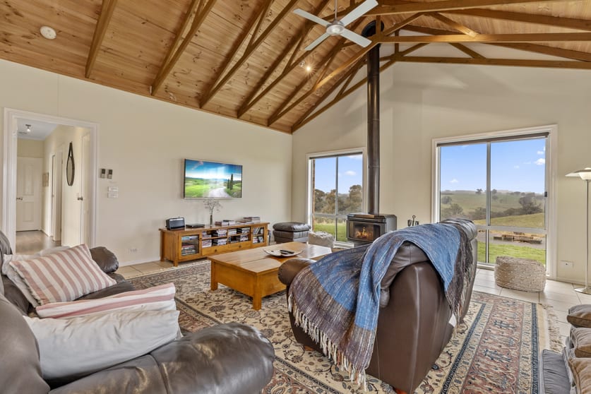 Click to view all images 720 Dairy Flat Road Heathcote South VIC 3523 - Image 3