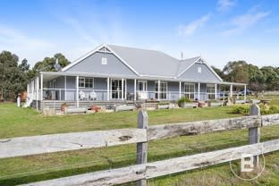 122 Packhams Lane Beaufort VIC 3373 - Image 2