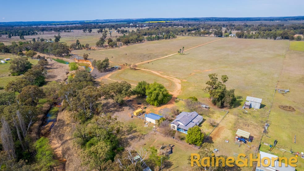 Click to view all images 118 Frederick Road Mendooran NSW 2842 - Image 2