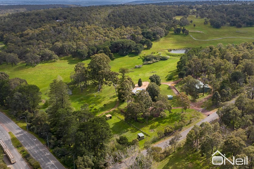 Click to view all images 11 Narbethong Road Bedfordale WA 6112 - Image 2