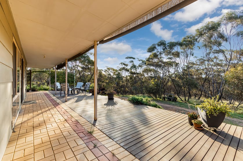 Click to view all images 517 Nine Mile South-Wedderburn Road Wedderburn VIC 3518 - Image 3