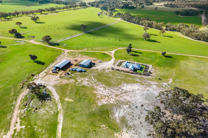 Click to view all images 265 Murray Road Stuart Mill VIC 3477 - Image 3