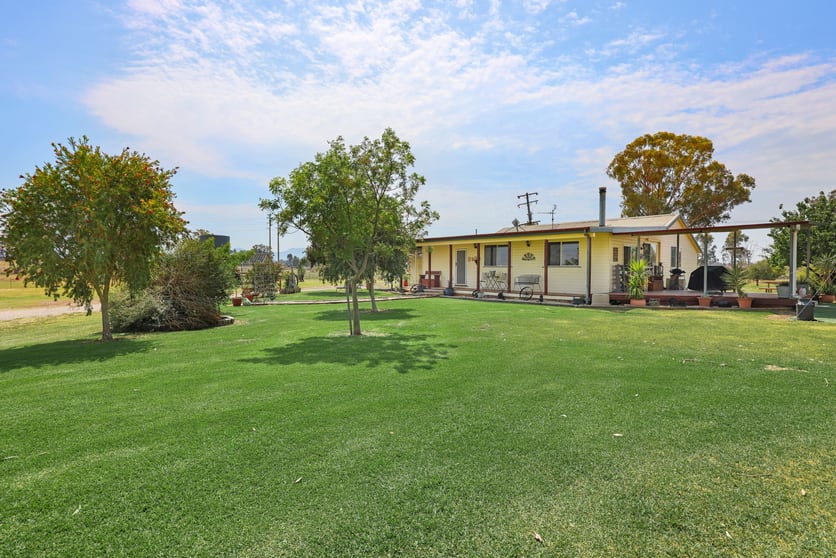 Click to view all images 360 Warral Road Tamworth NSW 2340 - Image 1