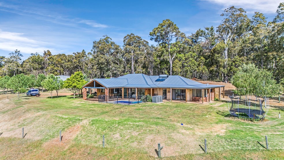 Click to view all images 38 Rangeview Heights Upper Capel WA 6239 - Image 3
