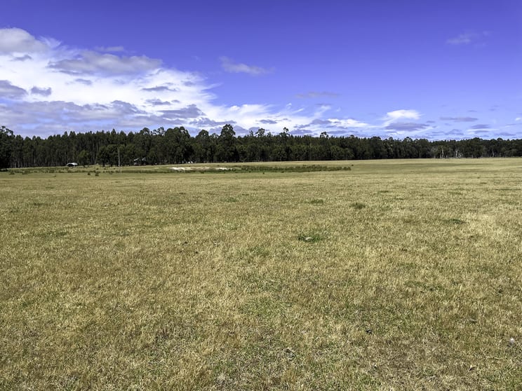 Click to view all images 427 Siding Road Redmond WA 6327 - Image 2