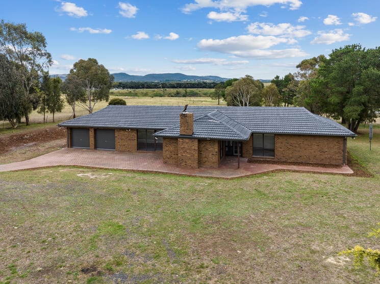 Click to view all images 225 Palmer Road Sunbury VIC 3429 - Image 2
