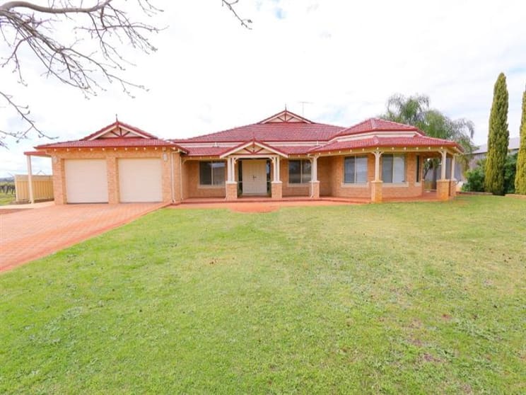 Click to view all images 26 Leake Place Belhus WA 6069 - Image 2