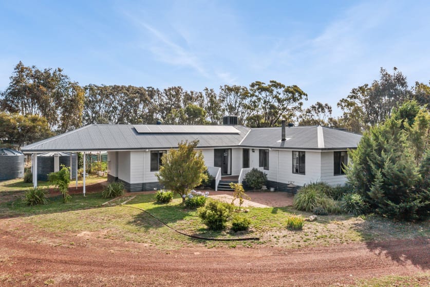 Click to view all images 824 Plain Road Cornella VIC 3551 - Image 2