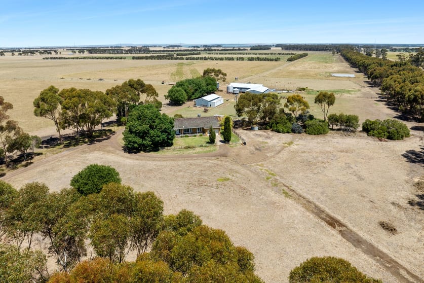 Click to view all images 498 Four Tree Road Lismore VIC 3324 - Image 3