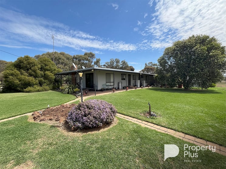 Click to view all images 520 Wooroonook Road Charlton VIC 3525 - Image 1