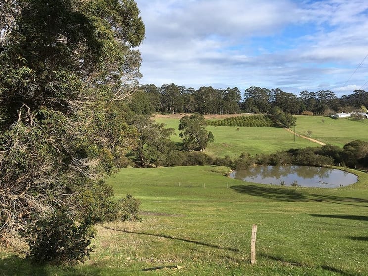 Click to view all images 39 Lantzke Road Scotsdale WA 6333 - Image 1