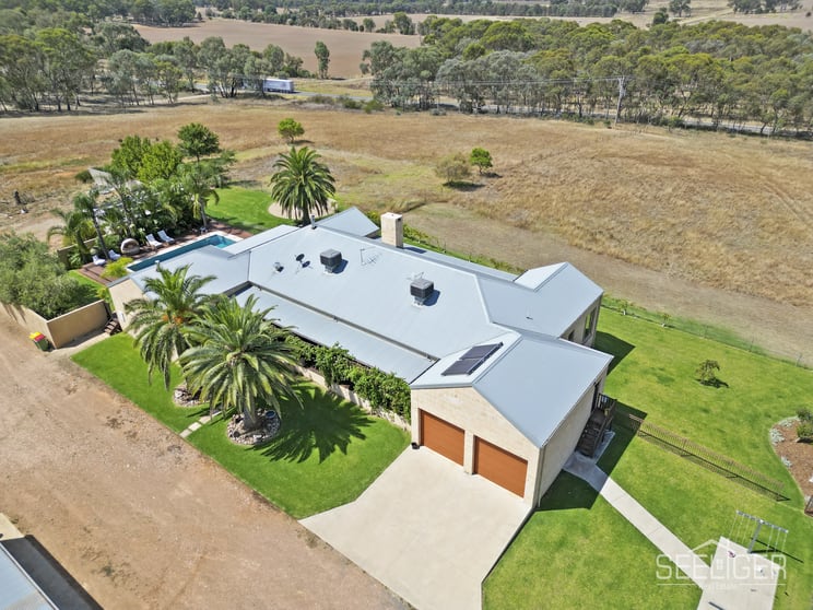 Click to view all images 207 Parkins Road Rutherglen VIC 3685 - Image 1