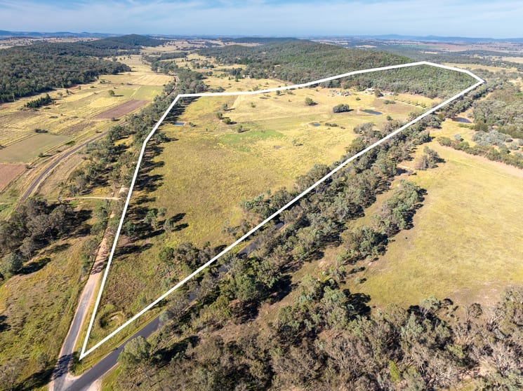 Click to view all images 501 Packham Drive Molong NSW 2866 - Image 3