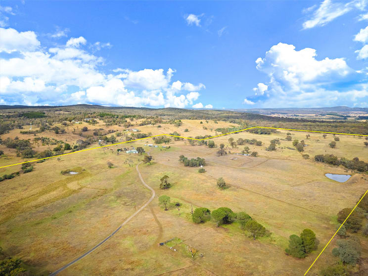 Click to view all images 128 Dairy Creek Road Gundaroo NSW 2620 - Image 1
