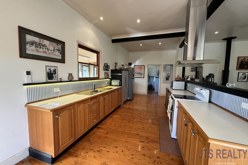 Click to view all images 2366 Waverley Road Timor NSW 2338 - Image 3