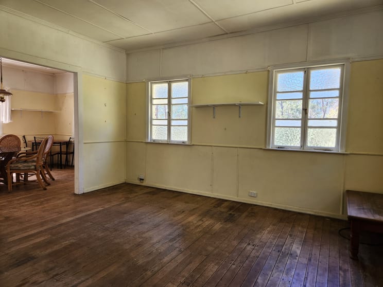 Click to view all images 49 Franks road Blackbutt QLD 4314 - Image 3