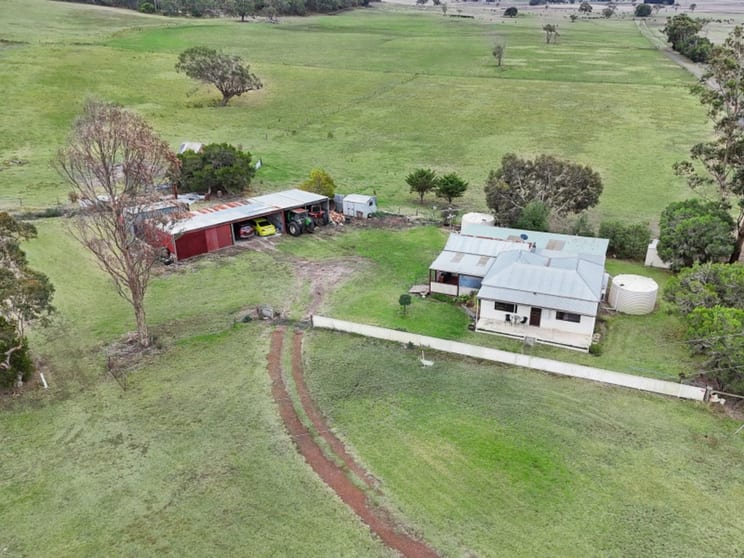 Click to view all images 32 Patons Road Macarthur VIC 3286 - Image 2