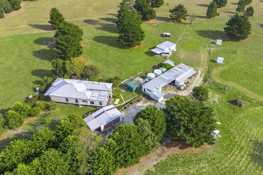 Click to view all images 2 Halls Lane Snake Valley VIC 3351 - Image 3