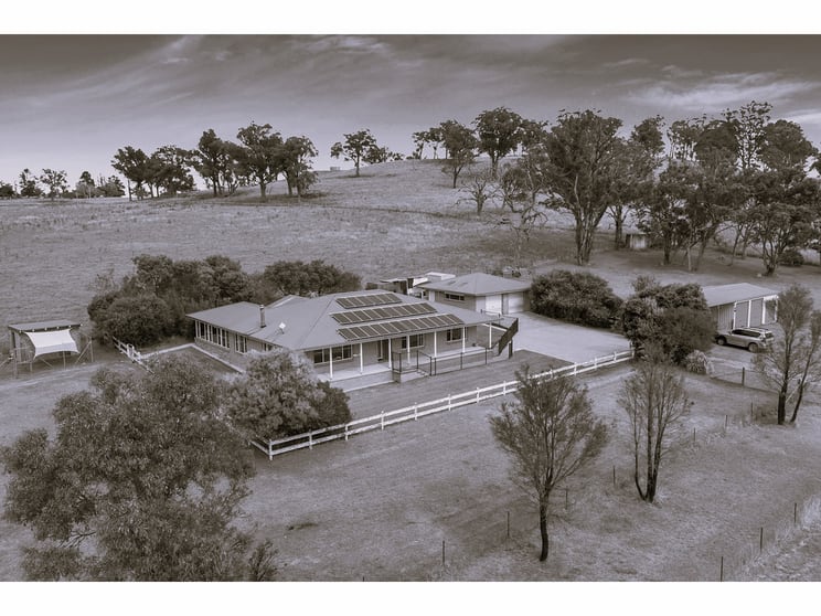 Click to view all images 39 Kalinda Road Armidale NSW 2350 - Image 1