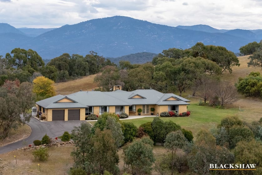 Click to view all images 62 Saddle Place Royalla NSW 2620 - Image 1