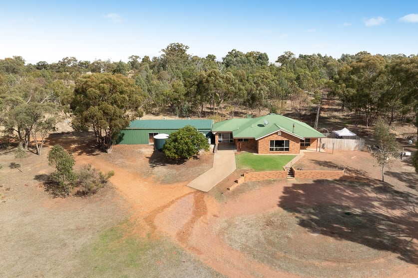 Click to view all images 1 Ridgeview Road Narrandera NSW 2700 - Image 3