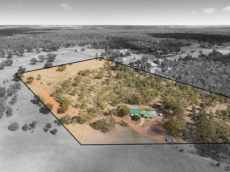 Click to view all images 1 Ridgeview Road Narrandera NSW 2700 - Image 2
