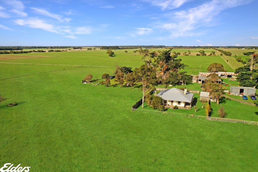 Click to view all images 17 Greenmount Cemetery Road Yarram VIC 3971 - Image 2