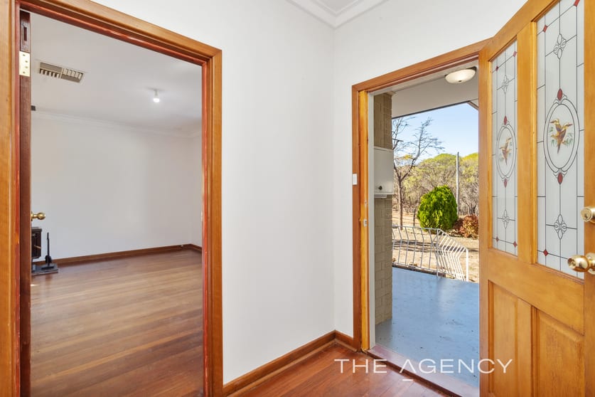 Click to view all images 245 Railway Road Clackline WA 6564 - Image 2