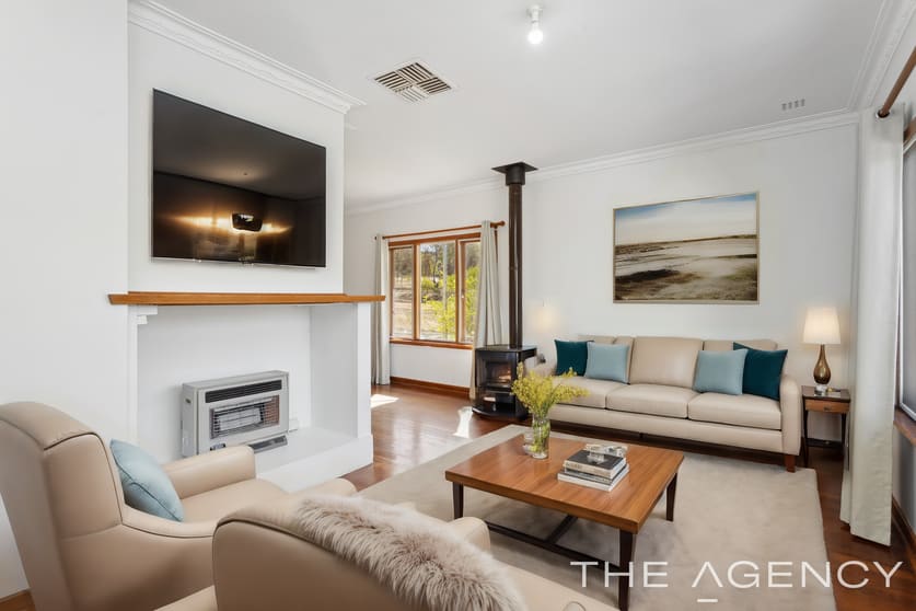 Click to view all images 245 Railway Road Clackline WA 6564 - Image 3