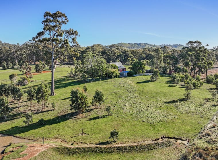 Click to view all images 735 Daisyburn Road Glenaroua VIC 3764 - Image 2
