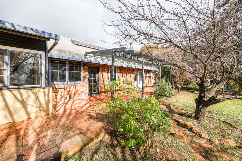 Click to view all images 72 Magpie Lane Gulgong NSW 2852 - Image 2