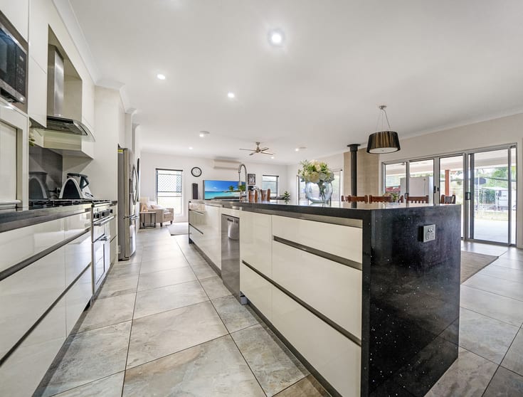 Click to view all images 537 Hallorans Road Mount Tom QLD 4677 - Image 3