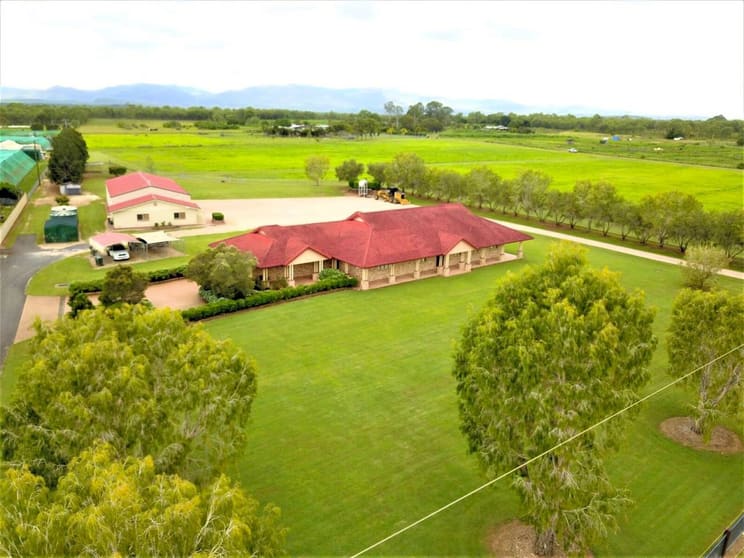 Click to view all images 173 Martin Avenue Mareeba QLD 4880 - Image 2