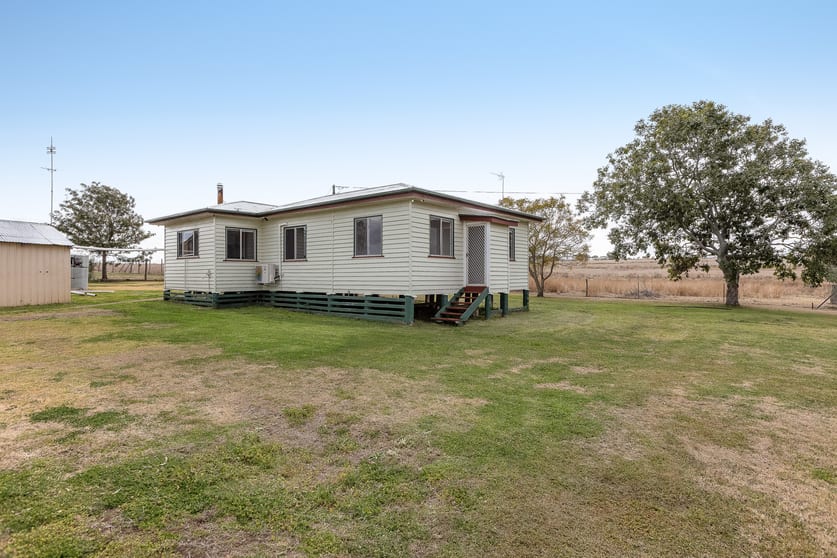 Click to view all images 74 Palmer Road East Greenmount QLD 4359 - Image 3