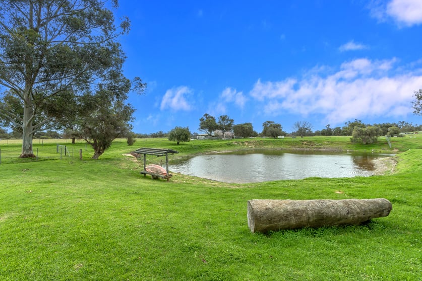 Click to view all images 664 Nicholson Rd Forrestdale WA 6112 - Image 1