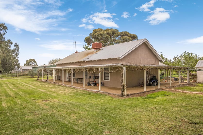 Click to view all images 873 Echuca-Mitiamo Road Echuca West VIC 3564 - Image 2