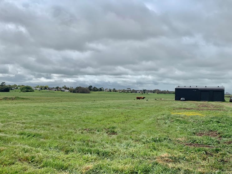 Click to view all images 4660 Hopkins Highway Mortlake VIC 3272 - Image 1