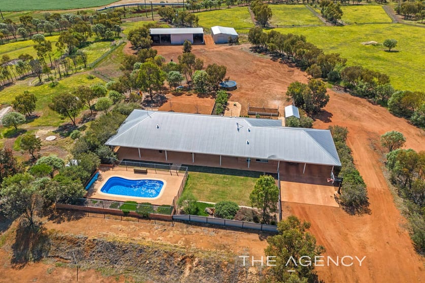 Click to view all images 375 Christmas Road Muluckine WA 6401 - Image 1
