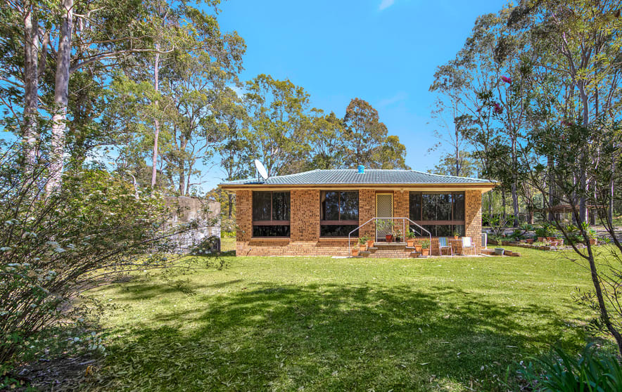 Click to view all images 204 Durren Road Jilliby NSW 2259 - Image 2