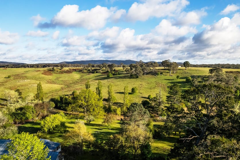 Click to view all images Spring Ponds 1224 Jerrara Road Bungonia NSW 2580 - Image 2