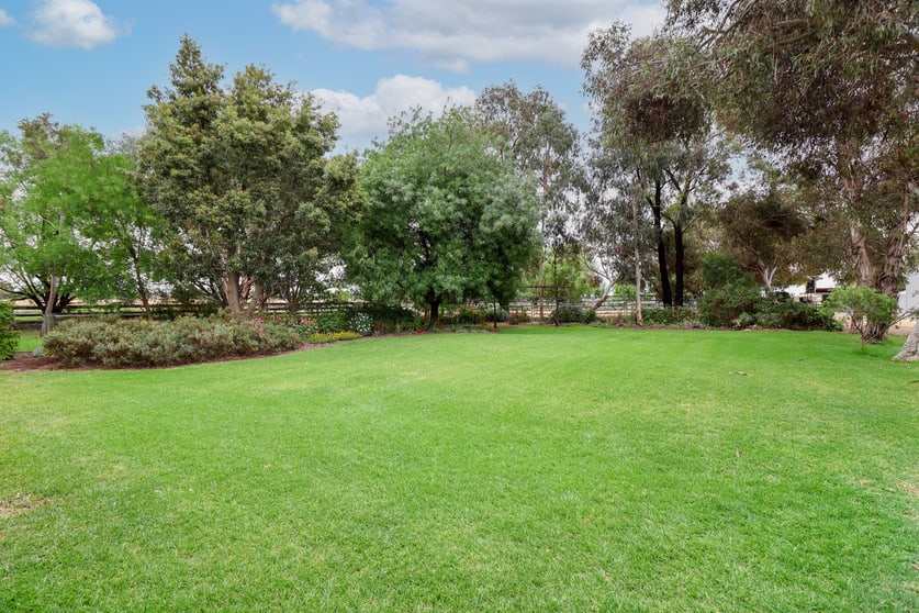 Click to view all images 79 Tyntynder Central Road Beverford VIC 3590 - Image 3
