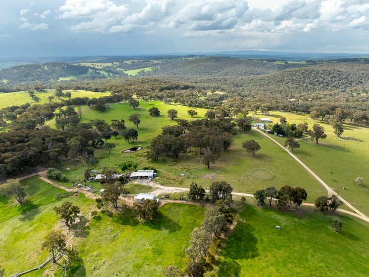 Click to view all images 'Old Woman's Creek' 1820 Quartpot Road Roseberg NSW 2793 - Image 1