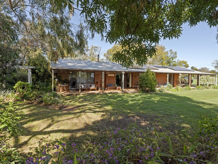 Click to view all images 126 Robinson Road Warrenbayne VIC 3670 - Image 2