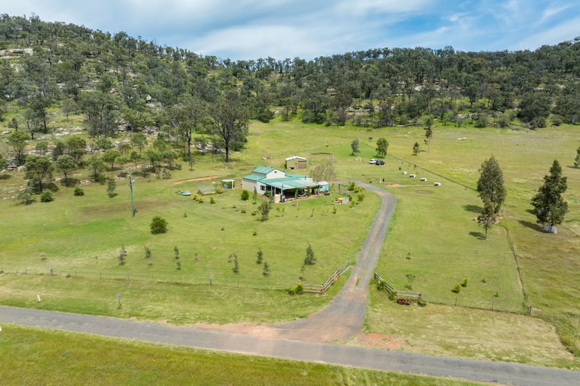 Click to view all images 713 Giants Creek Road Giants Creek NSW 2328 - Image 2