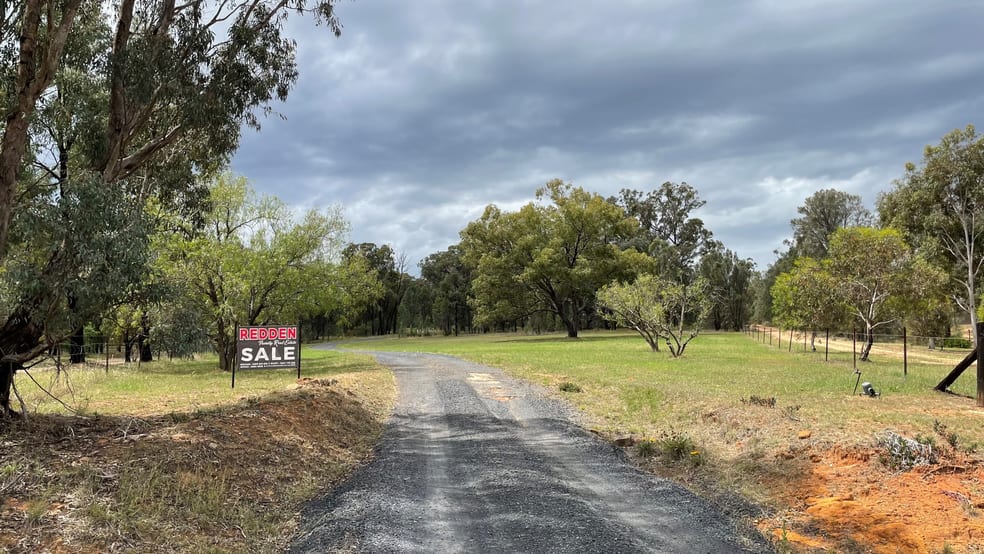 Click to view all images 15L Debeaufort Drive Dubbo NSW 2830 - Image 2
