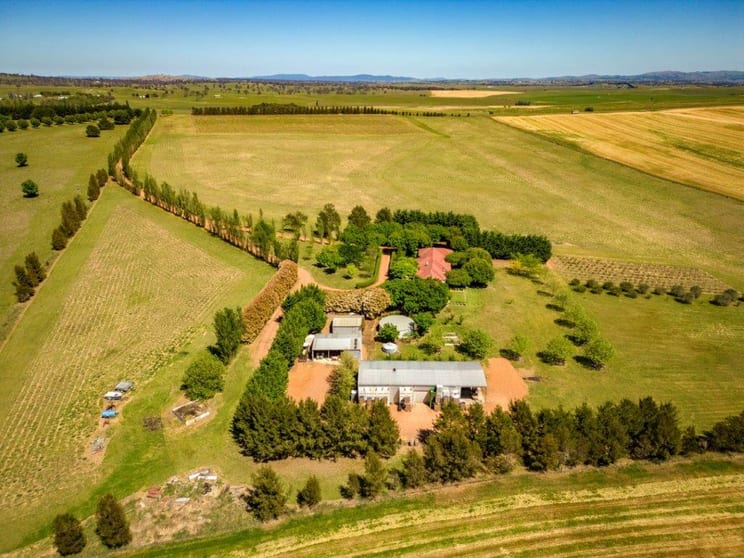 Click to view all images 517 Dog Trap Road Yass NSW 2582 - Image 2