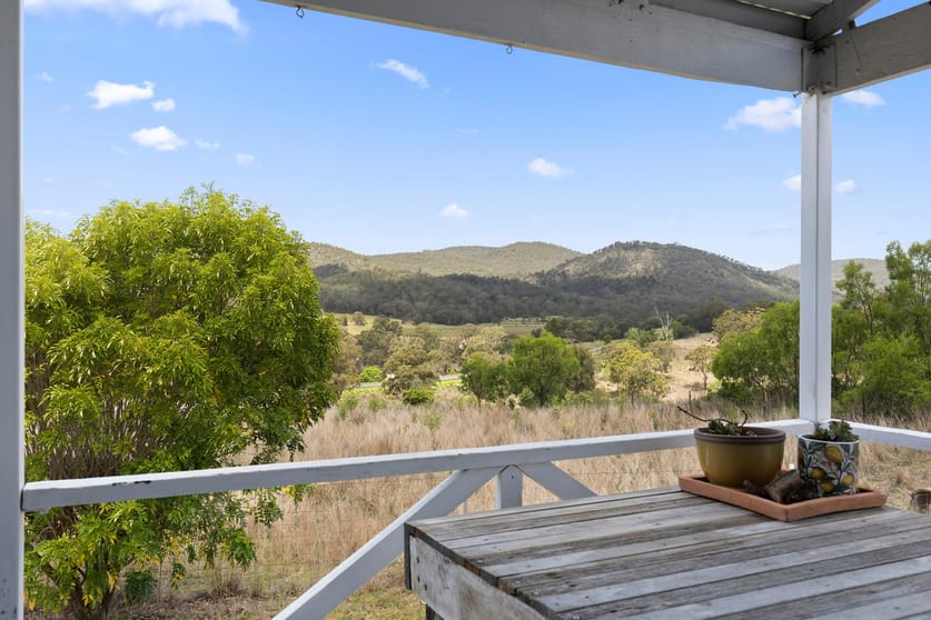 Click to view all images 26 Macginley Road West Haldon QLD 4359 - Image 2