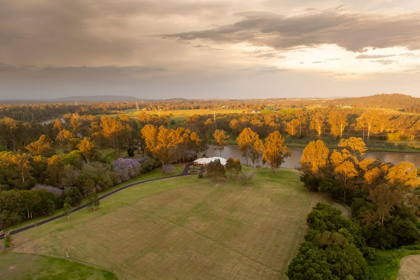 Click to view all images 60 Avonmore Street Moggill QLD 4070 - Image 3