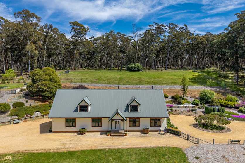 Click to view all images 110 Harolds Cross Road Captains Flat NSW 2623 - Image 1