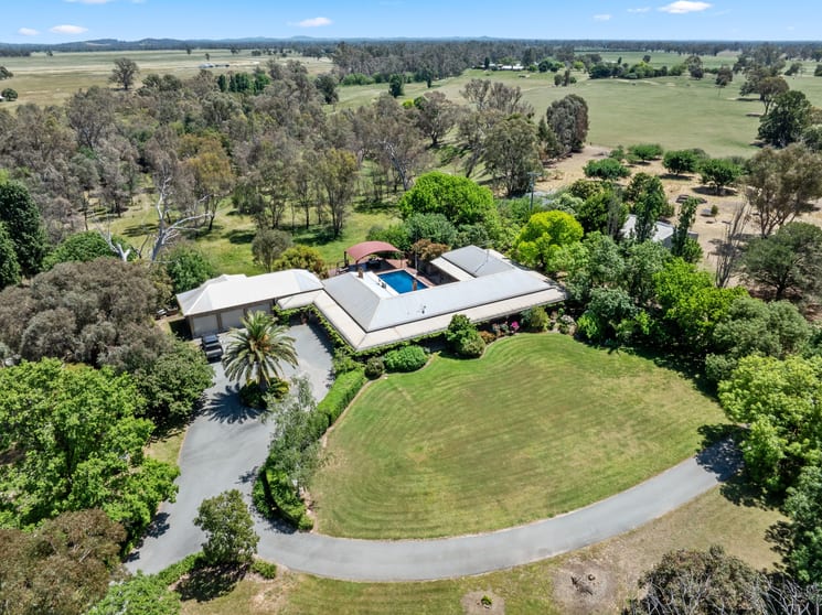 Click to view all images 17 Vearings Road Avenel VIC 3664 - Image 2